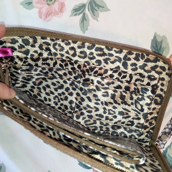 New NWOT Snakeskin Clutch Wristlet Waterproof - Picture 3 of 5